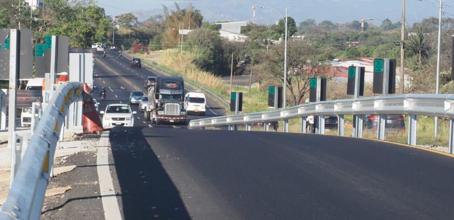 Inicia colocación de nuevo puente modular en Alajuela; estará listo en abril, dice el MOPT