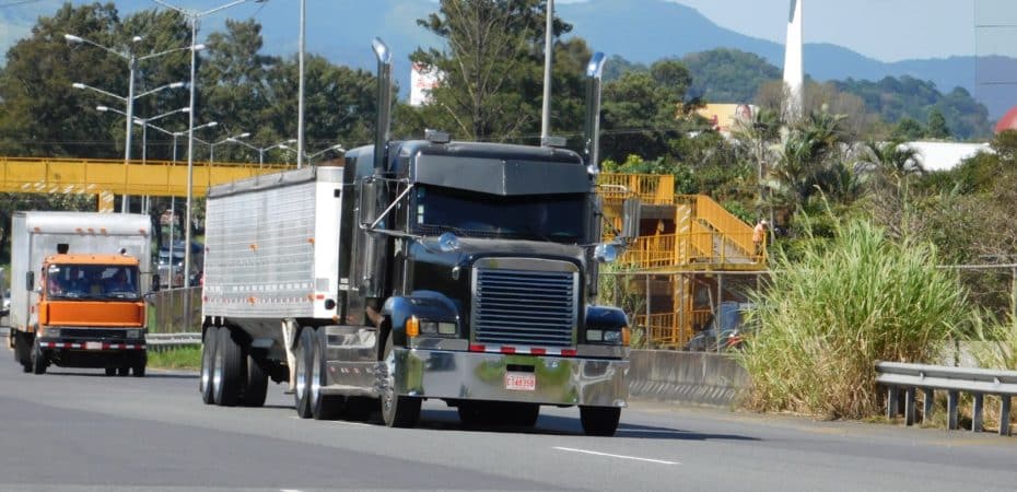 Vehículos pesados tendrán restricción para circular en la mañana y tardes en diferentes rutas de Costa Rica