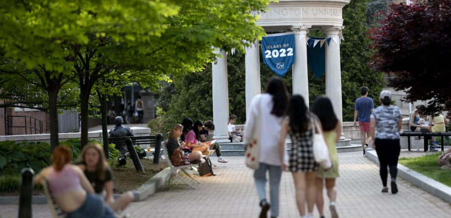 Universidad George Washington es demandada por $10 millones ante presunta desinformación