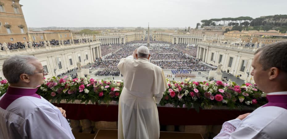 El Papa pide  no ceder a “la lógica de las armas” durante multitudinaria misa de Pascua