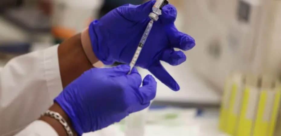 El paciente alemán que se vacunó 217 veces contra la covid: su caso lo estudian los científicos
