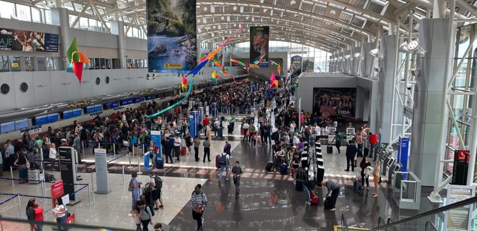 Nuevo récord de pasajeros en un día: 26.728 personas pasaron por el aeropuerto Juan Santamaría el sábado