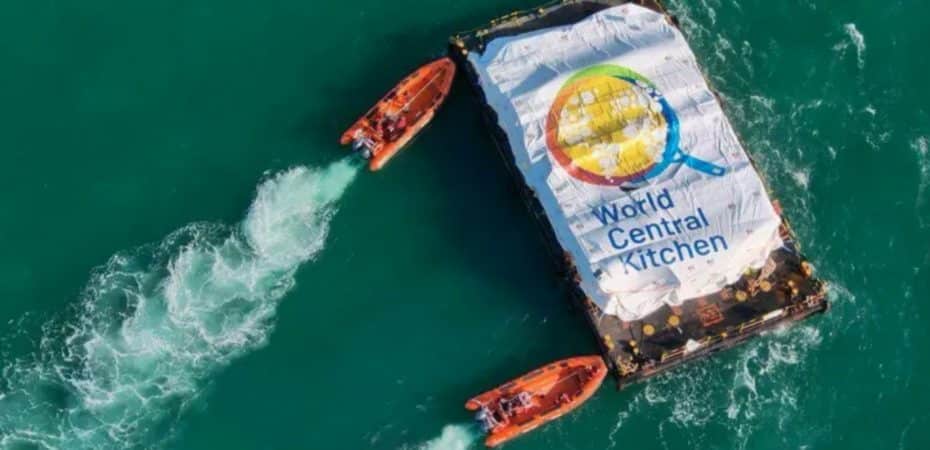 La ayuda humanitaria llega a la costa de Gaza en su primera entrega por mar