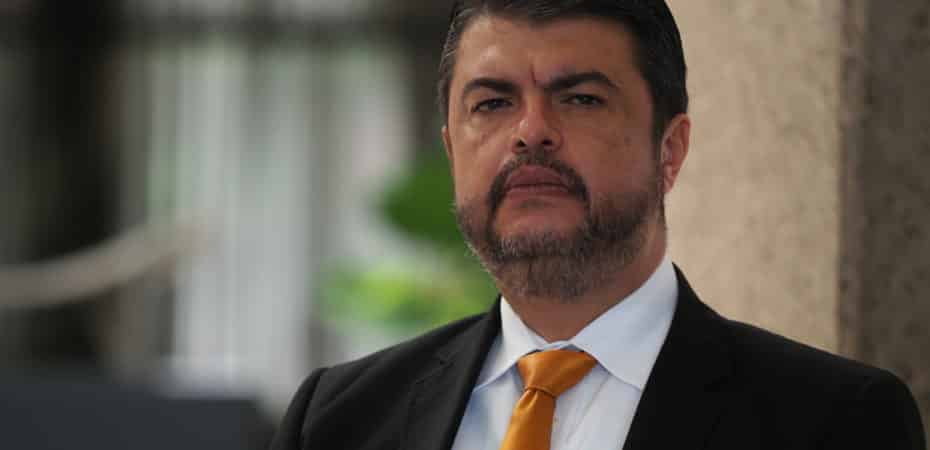Ministro de Seguridad pide a diputados ampliar la lista de delitos que permitirían extradición de costarricenses