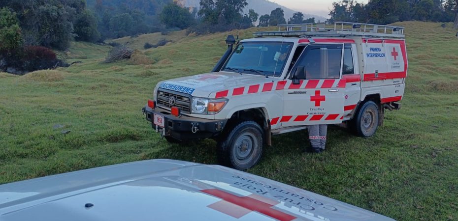 Turista que sufrió accidente en faldas del volcán Turrialba el sábado será rescatada hasta el lunes