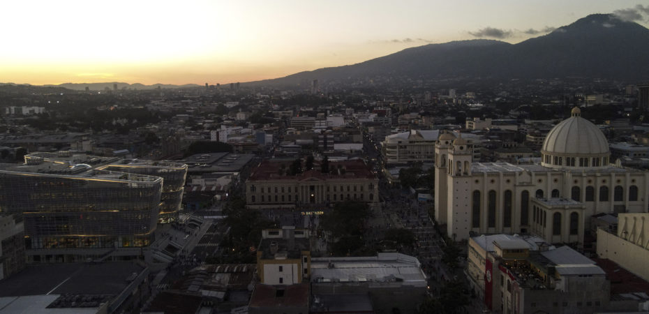 El Salvador atribuye mayor crecimiento del PIB a guerra antipandillas