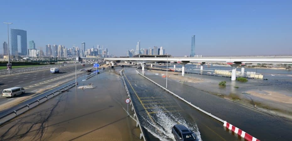 Inundaciones sin precedentes en Dubái dejan 4 muertos y y tráfico aéreo interrumpido