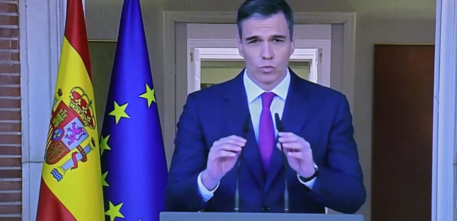 Presidente de España Pedro Sánchez vuelve al trabajo tras el sobresalto de su amenaza de dimisión