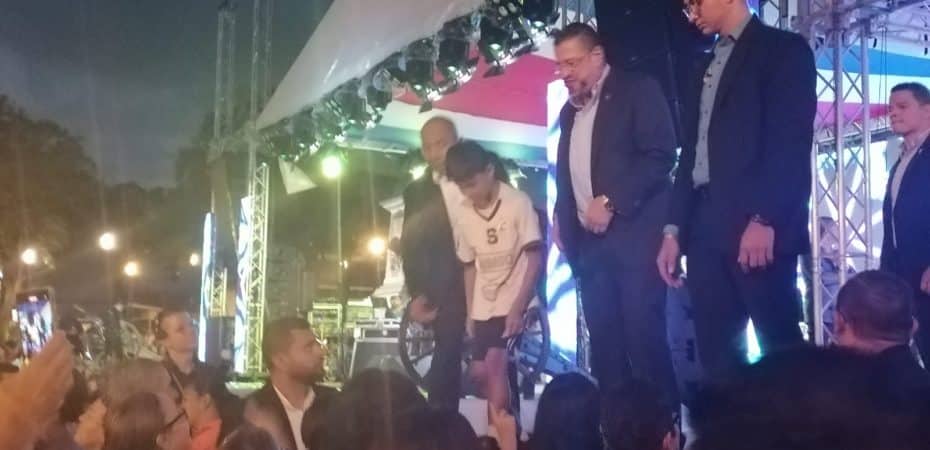 Presidente Chaves inaugura tradicional “baile de la polilla”, en Alajuela