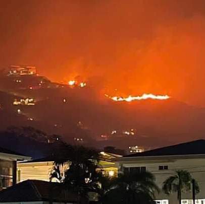 Bomberos reportan voraz incendio forestal en Playa Hermosa, Guanacaste