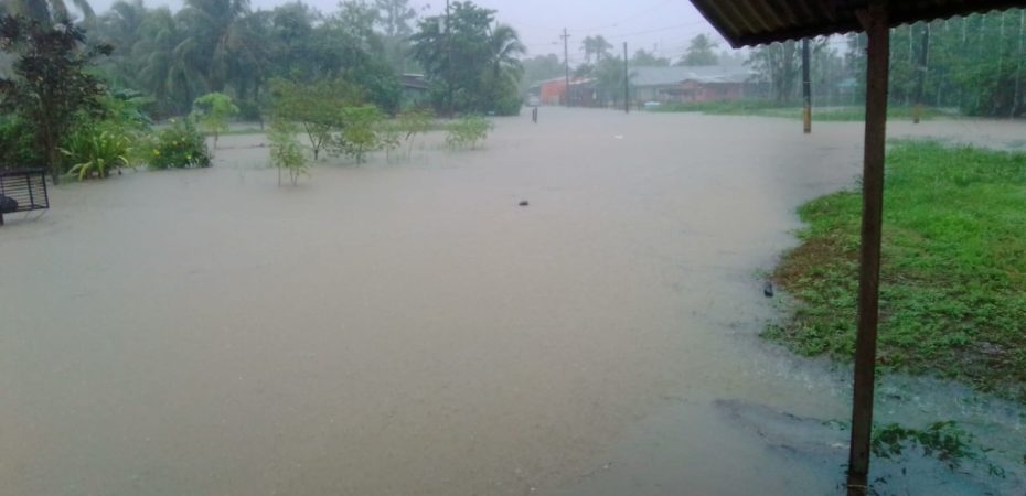 Inundaciones en Limón dejan 300 viviendas afectadas; lluvias siguen este miércoles