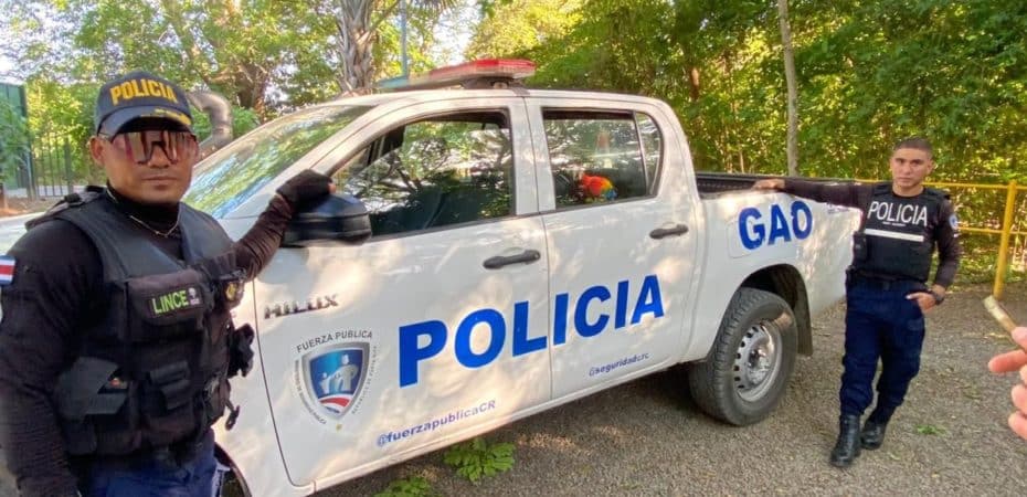 ¿Cómo terminó una guacamaya en una patrulla? Policías tuvieron jornada peculiar en Puntarenas