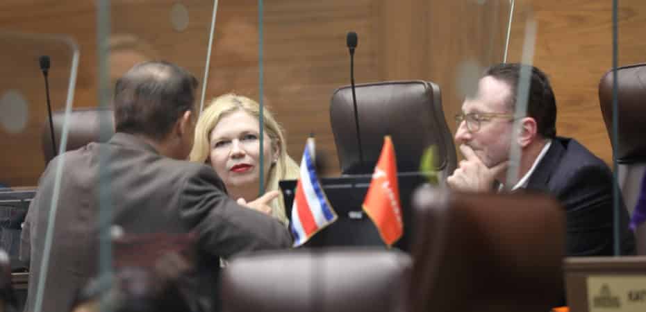 Enfrentamiento en el PLP entre nueva diputada Cynthia Córdoba y Kattia Cambronero por comisión legislativa