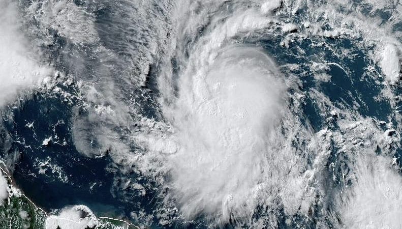 Beryl se convierte en un “muy peligroso” huracán categoría 3 sobre el Caribe