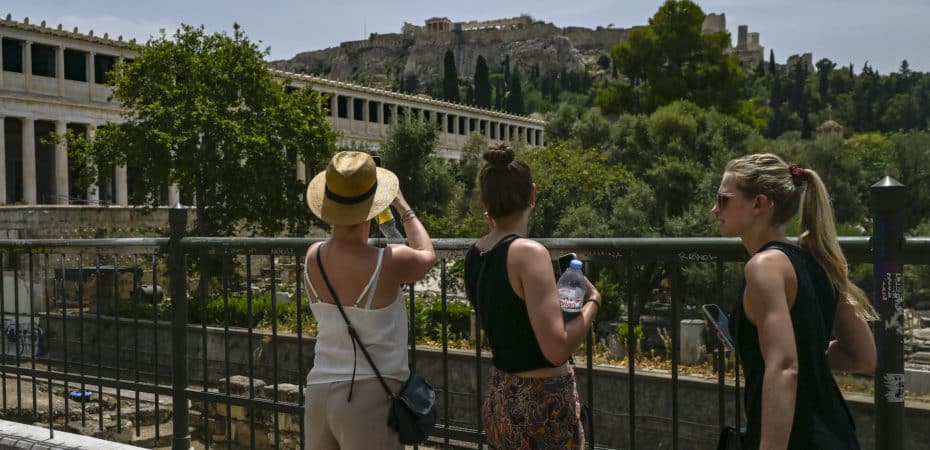 Hallan tres turistas muertos en Grecia por ola de calor; tres más están desaparecidos