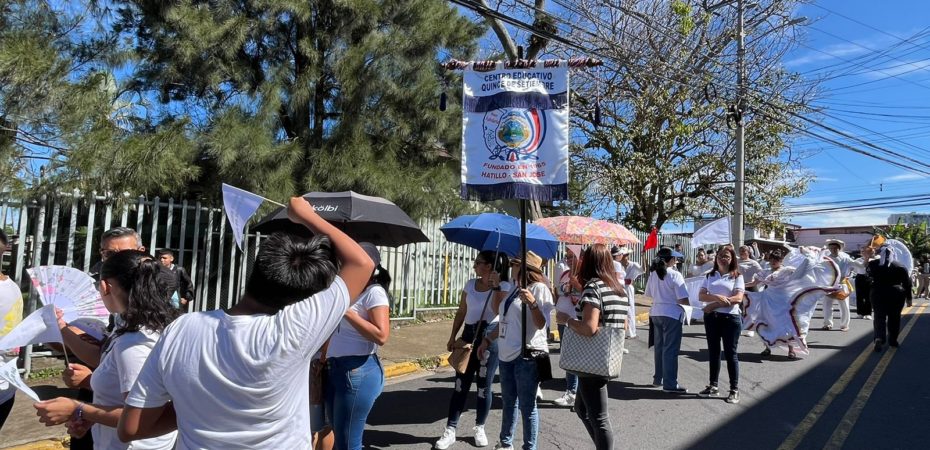“Somos cultura de paz”: Vecinos y estudiantes de Hatillo marchan ante ola de violencia en el distrito