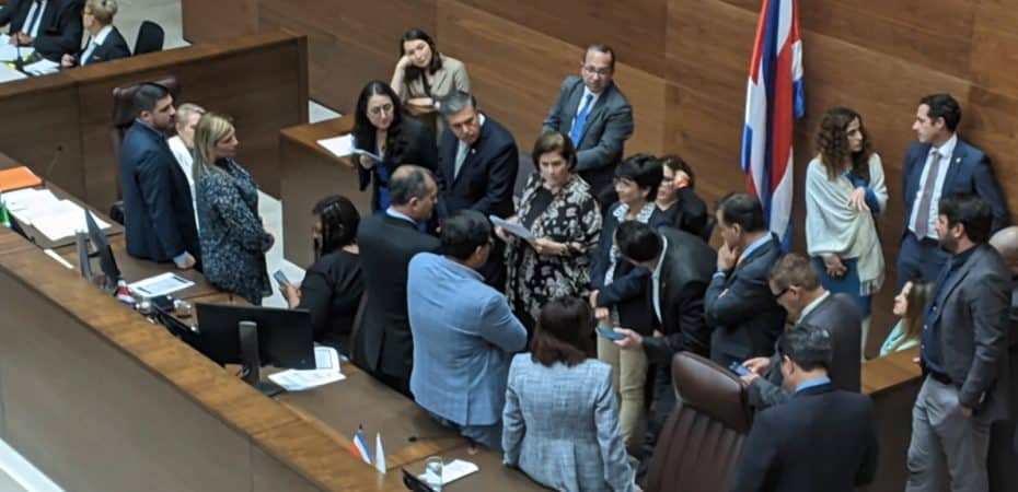 PLP presentó nueva consulta constitucional sobre referéndum: se suspende la votación en el Plenario