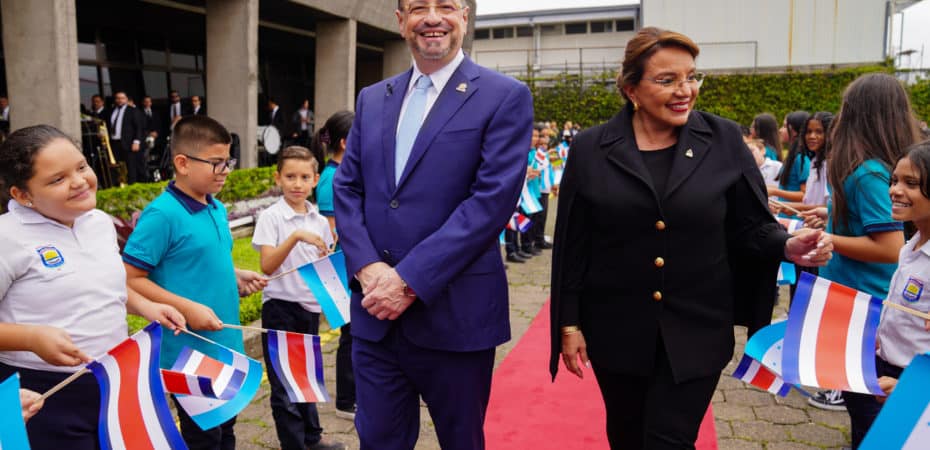 Presidenta de Honduras acudió a Costa Rica para promover reactivación del SICA