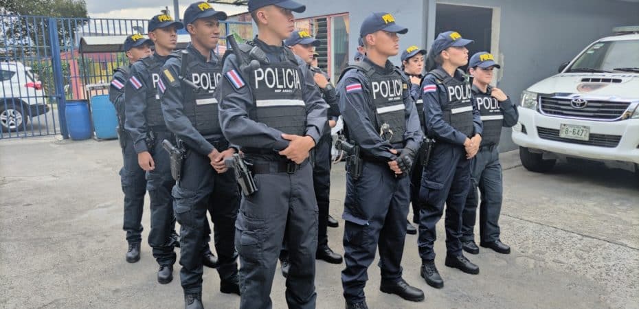 Gobierno envía presupuesto extraordinario para aumentar base salarial a policías