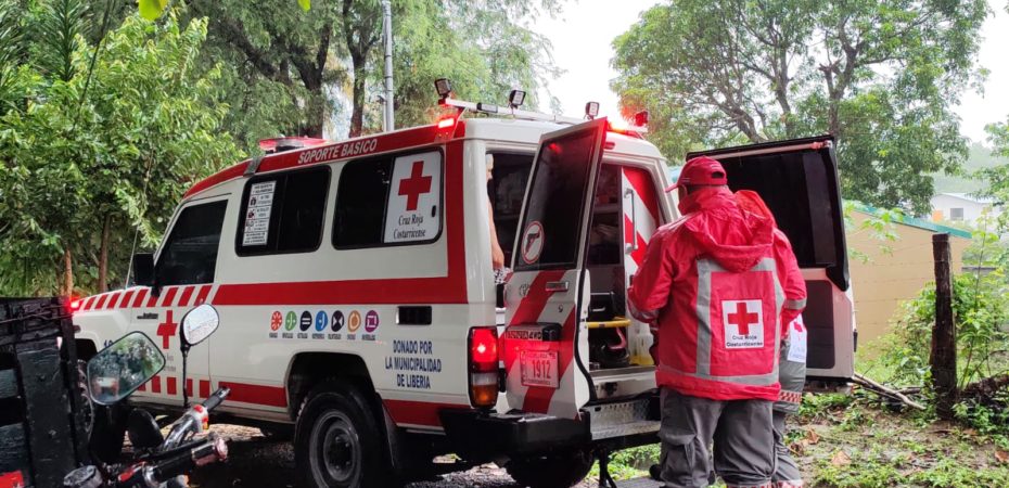 IMN: onda tropical N.º 10 no afectará el país; Cruz Roja rescata a 6 personas afectadas por lluvias