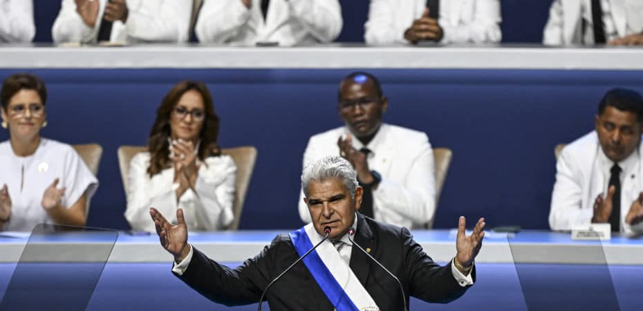 Nuevo presidente de Panamá promete cerrar paso a los migrantes y dice que EE.UU. pagará repatriaciones